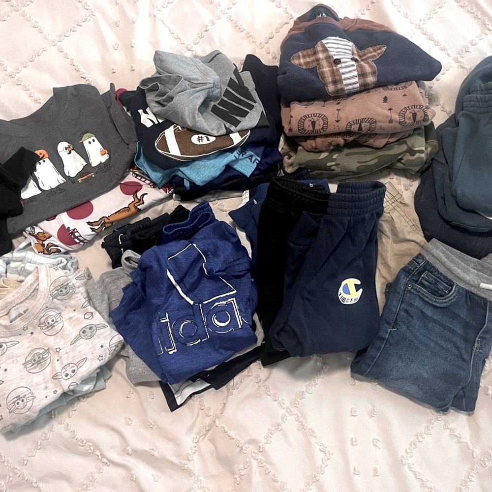 35 piece baby boys clothes (18-24 months)